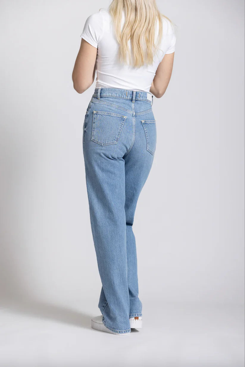 Vionne Z Jean/Daiva Wash