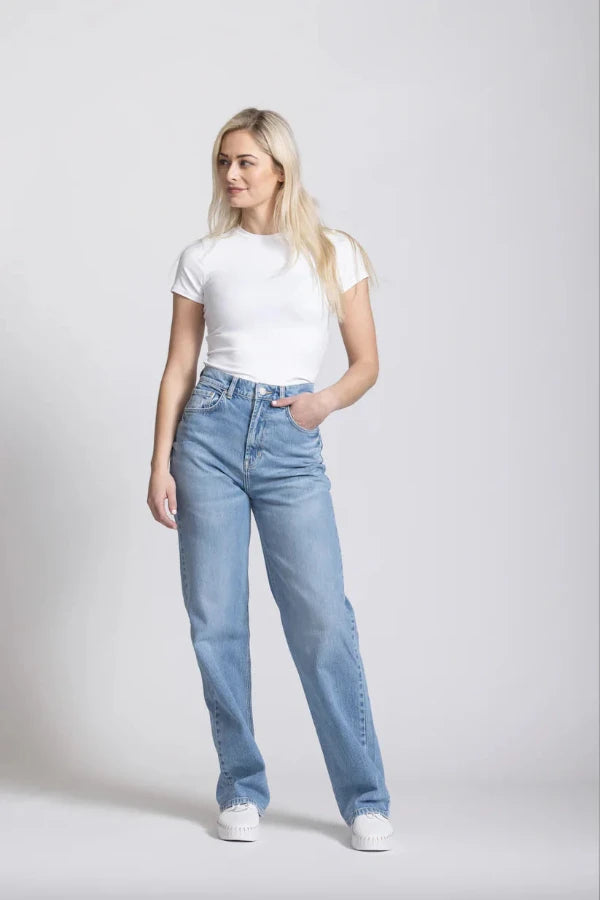 Vionne Z Jean/Daiva Wash