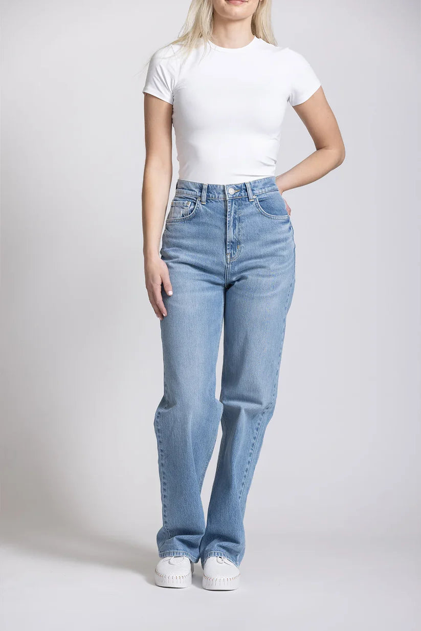 Vionne Z Jean/Daiva Wash
