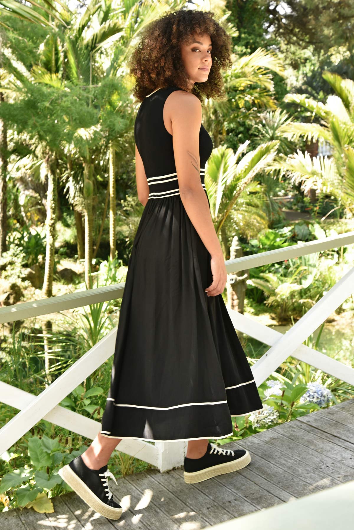 Draw the Line Dress / Black