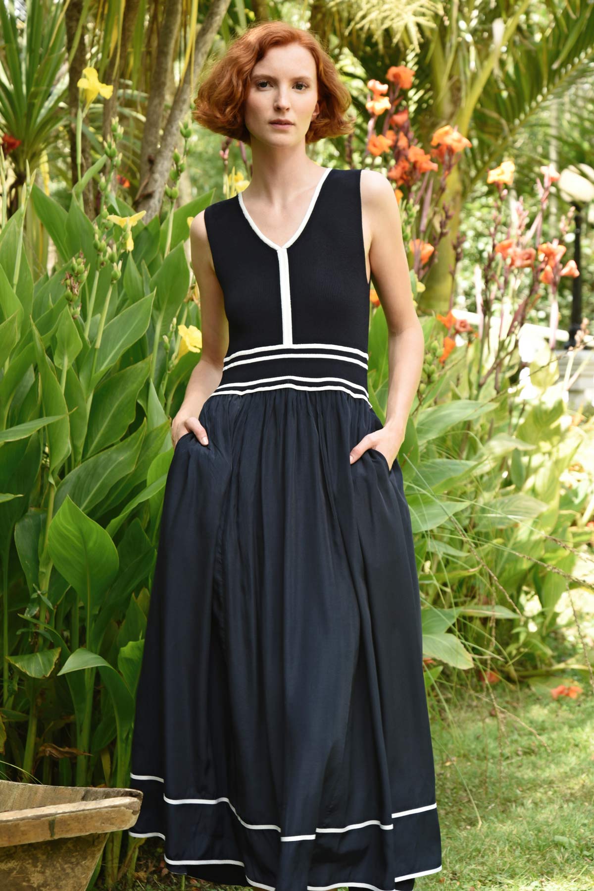 Draw the Line Dress / Black