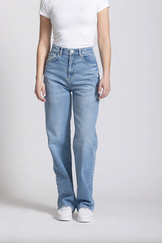 Vionne Z Jean/Daiva Wash