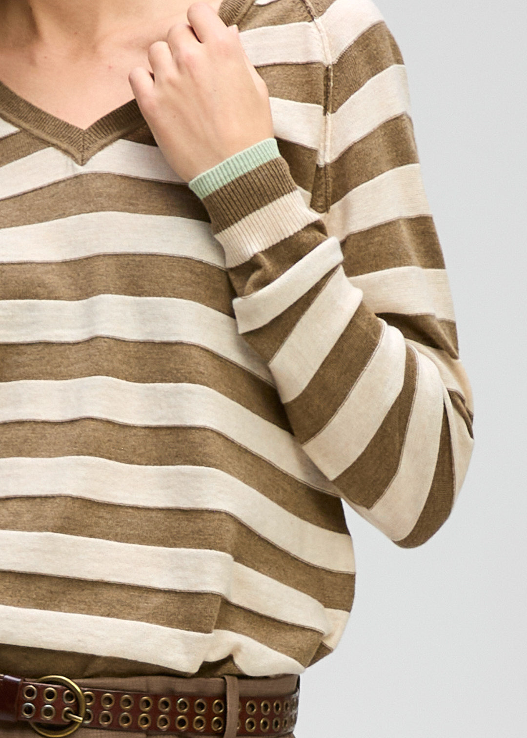 Stripe V Jumper / Bark