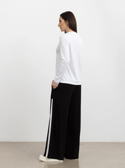 Live in the moment LS tee/White & Black