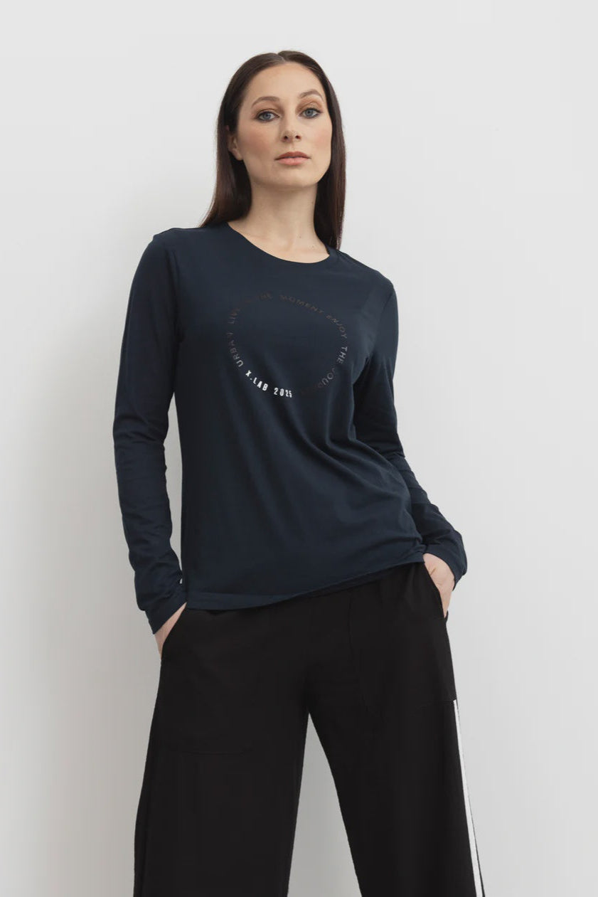 Live in the moment LS Tee/Black & White