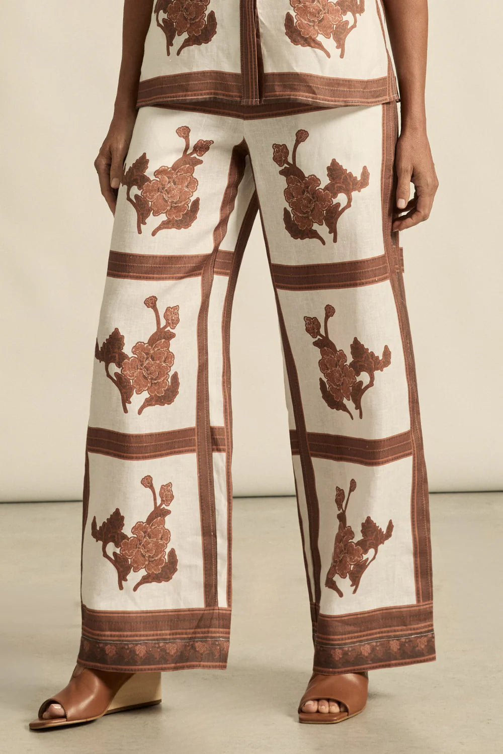 Gesture Pant / Coffee Collage