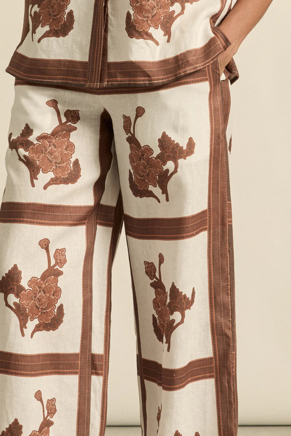 Gesture Pant / Coffee Collage