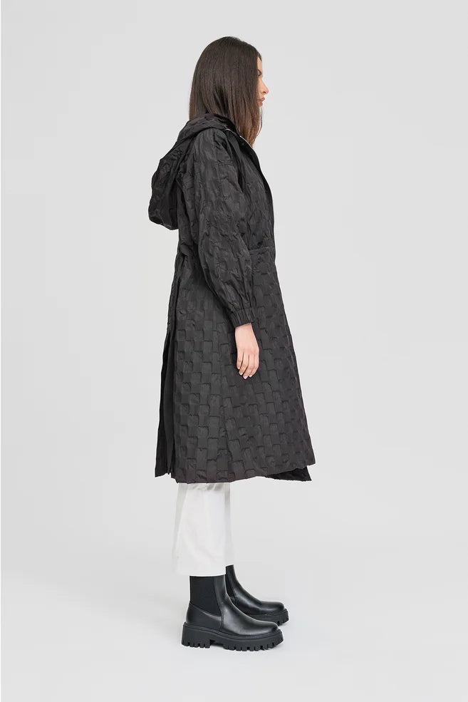 Textured Ascribe Raincoat / Black