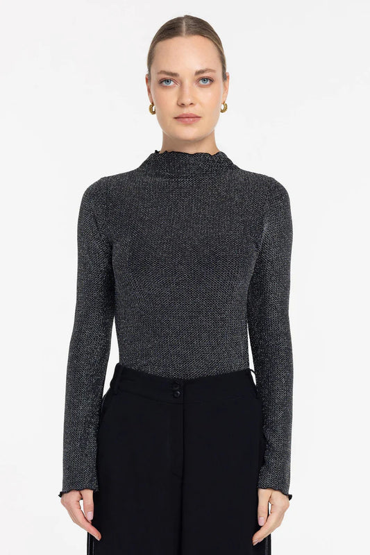 A Little Bit More Top / Black-Silver