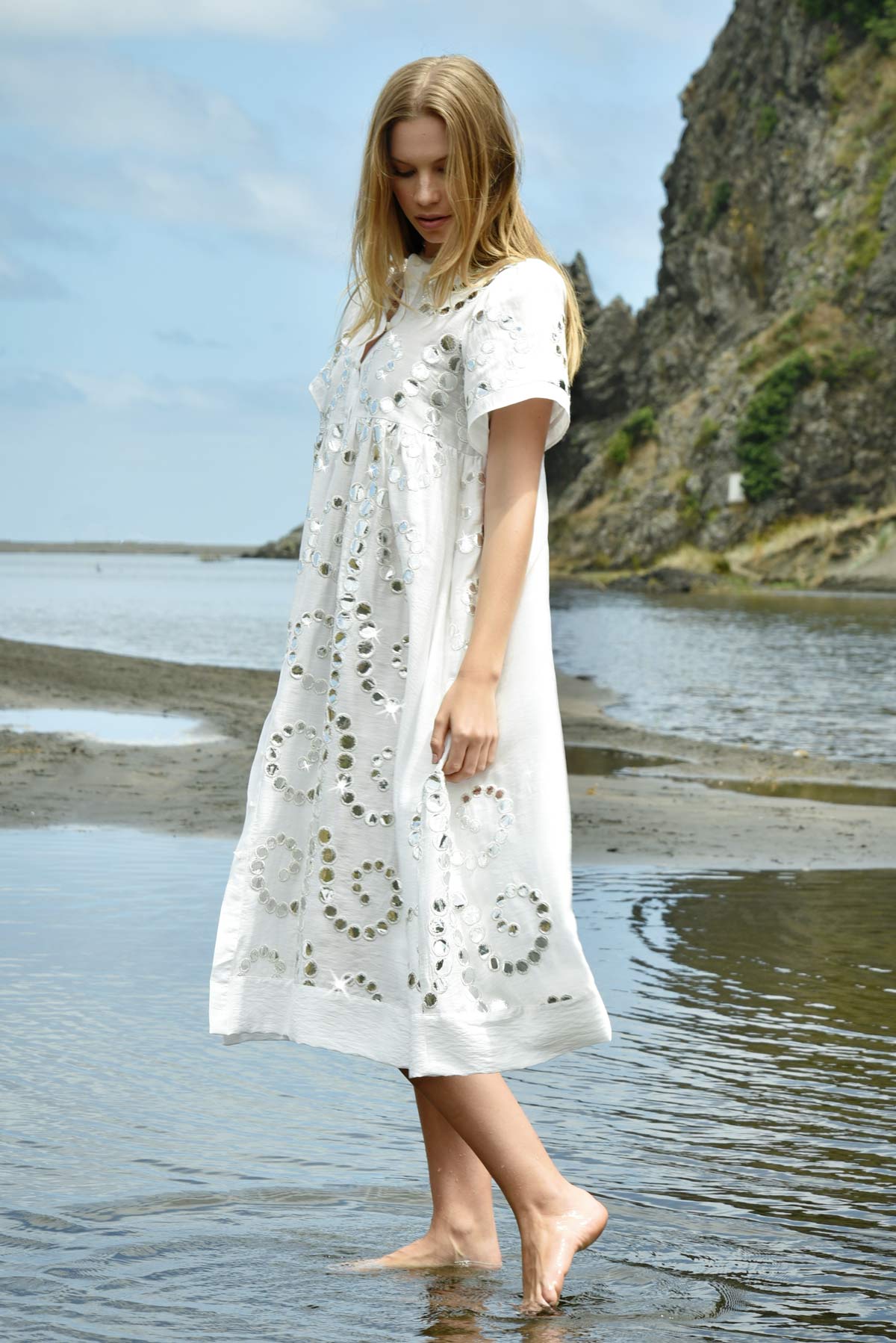 Round   Round Dress / White Stilo Design Co Ltd