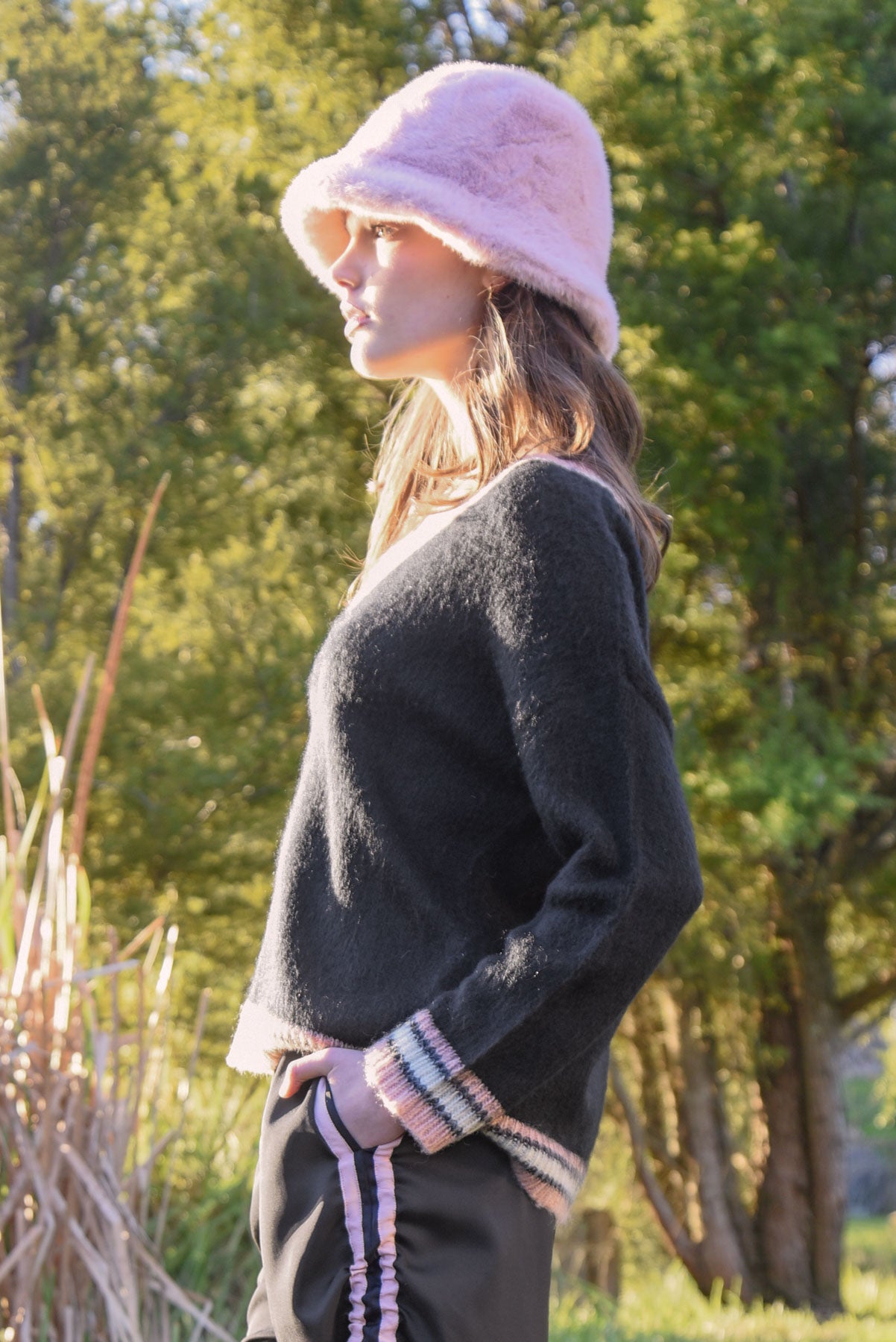 Vee Party Sweater / Black