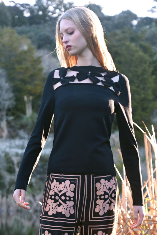 Peek a Bloom Top / Black