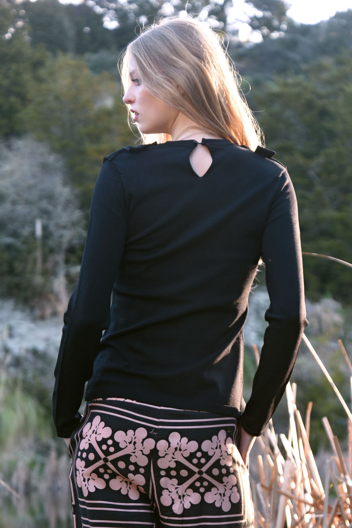 Peek a Bloom Top / Black
