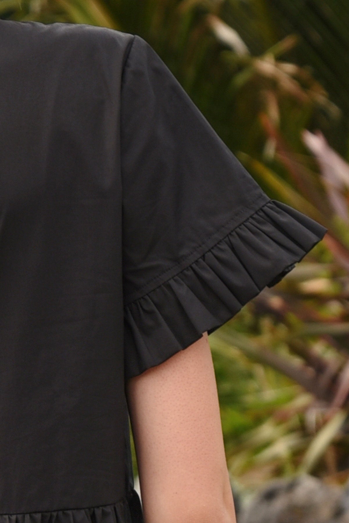 Frillaxed Dress / Black