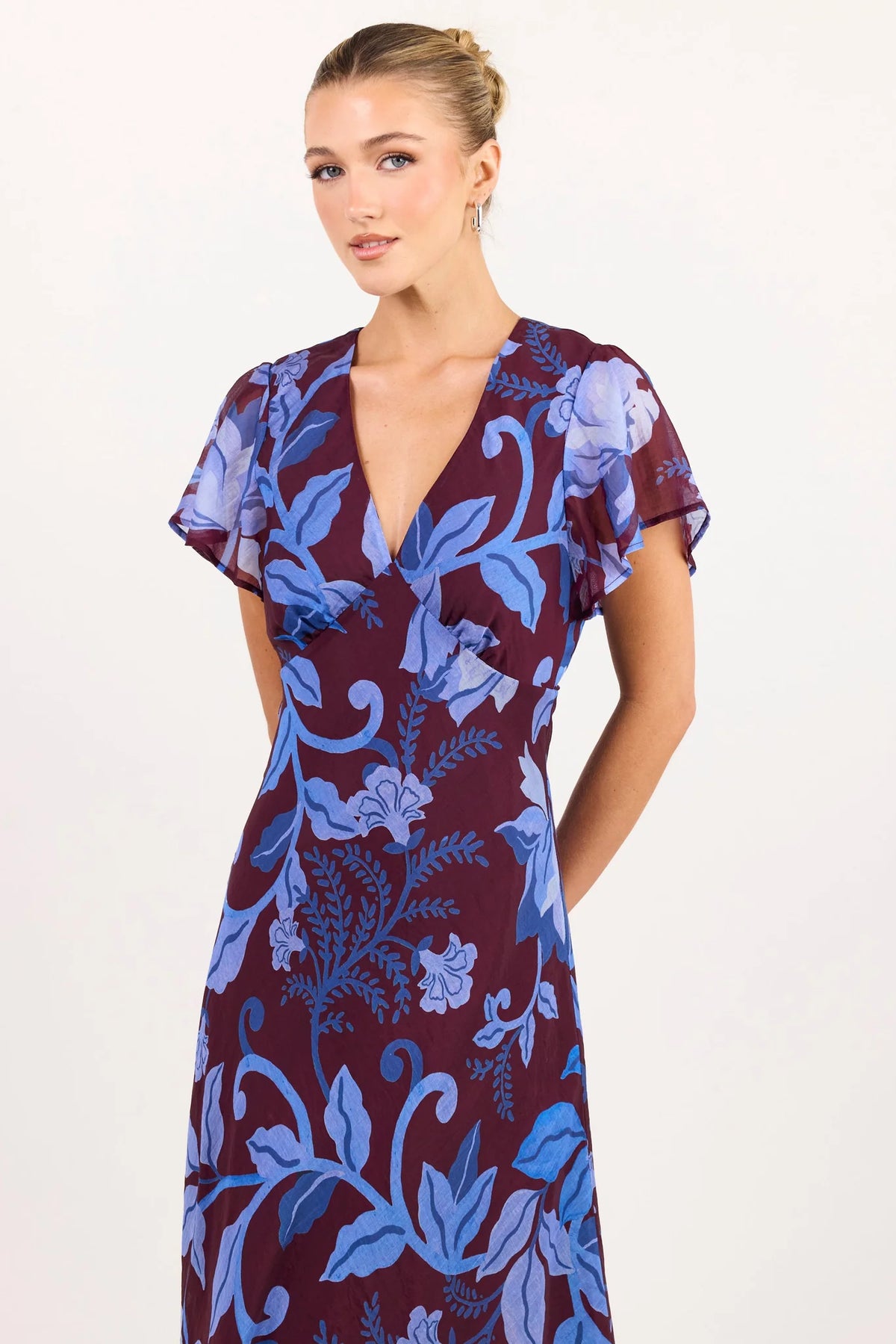 Chariot Flutter Sleeve Maxi Dress / Burgundy Blue Floral