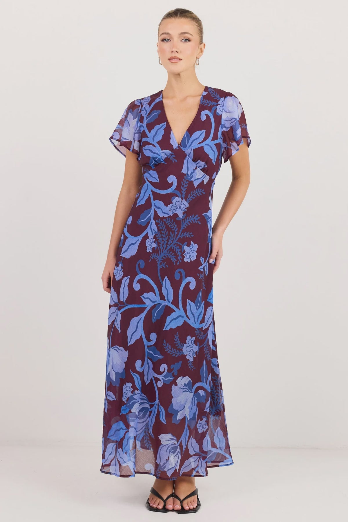 Chariot Flutter Sleeve Maxi Dress / Burgundy Blue Floral