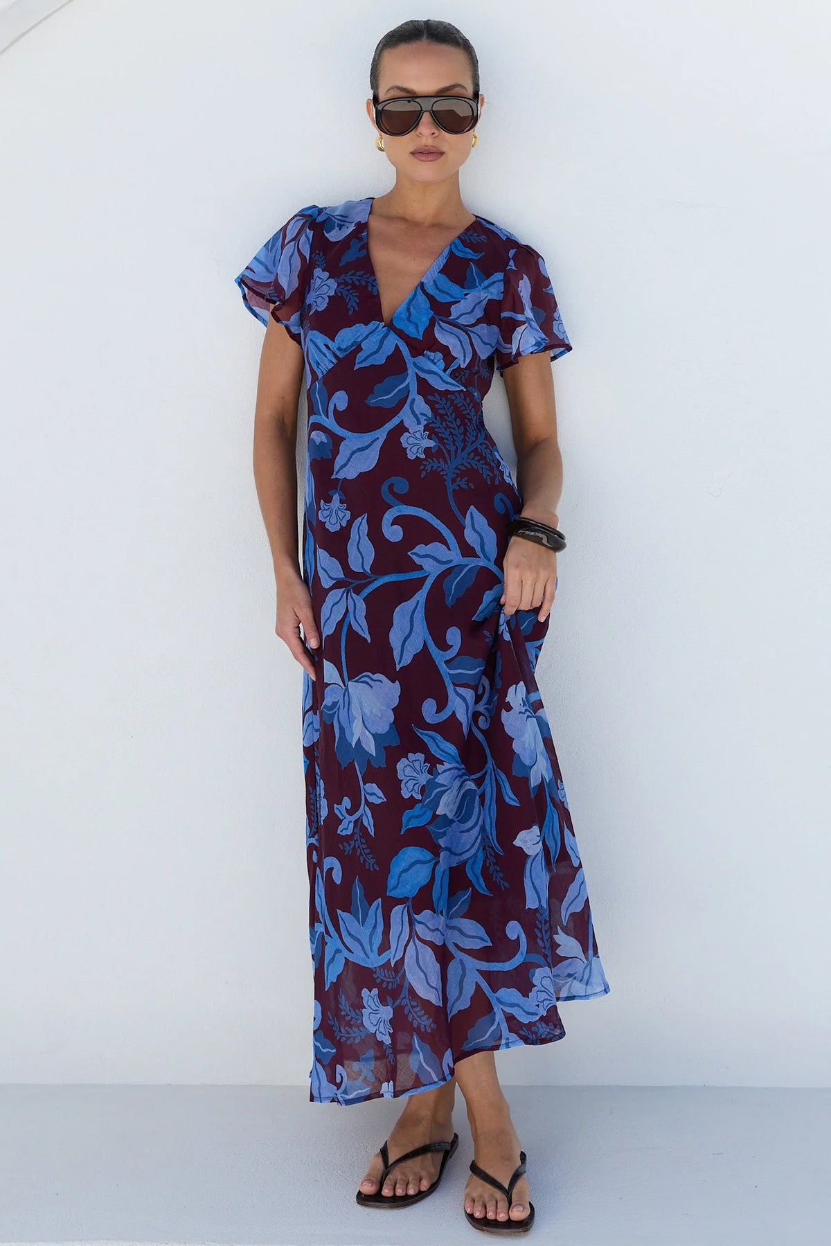 Chariot Flutter Sleeve Maxi Dress / Burgundy Blue Floral