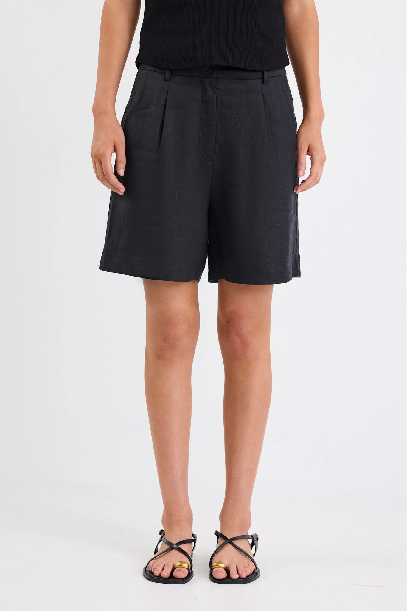 Literal Linen Pleat Front Shorts / Black