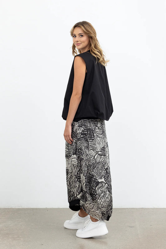 Frame by Frame Vest / Black