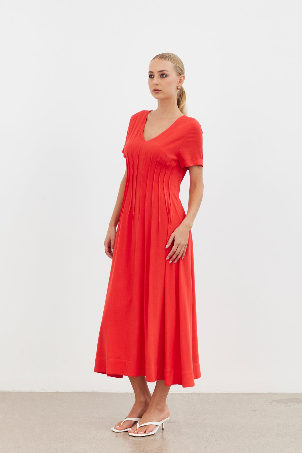 Kayana Pinstitched Midi Dress  / Studio Red