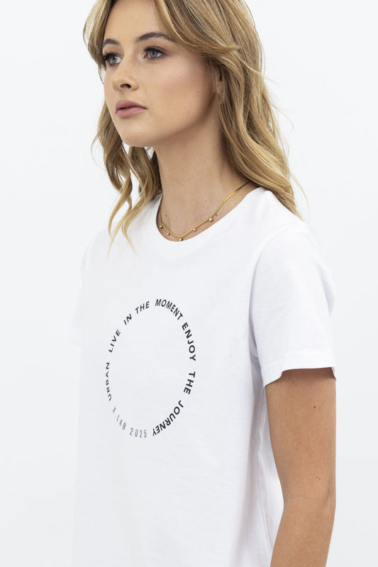 Living in Moment S/S Tee / White-Black Print