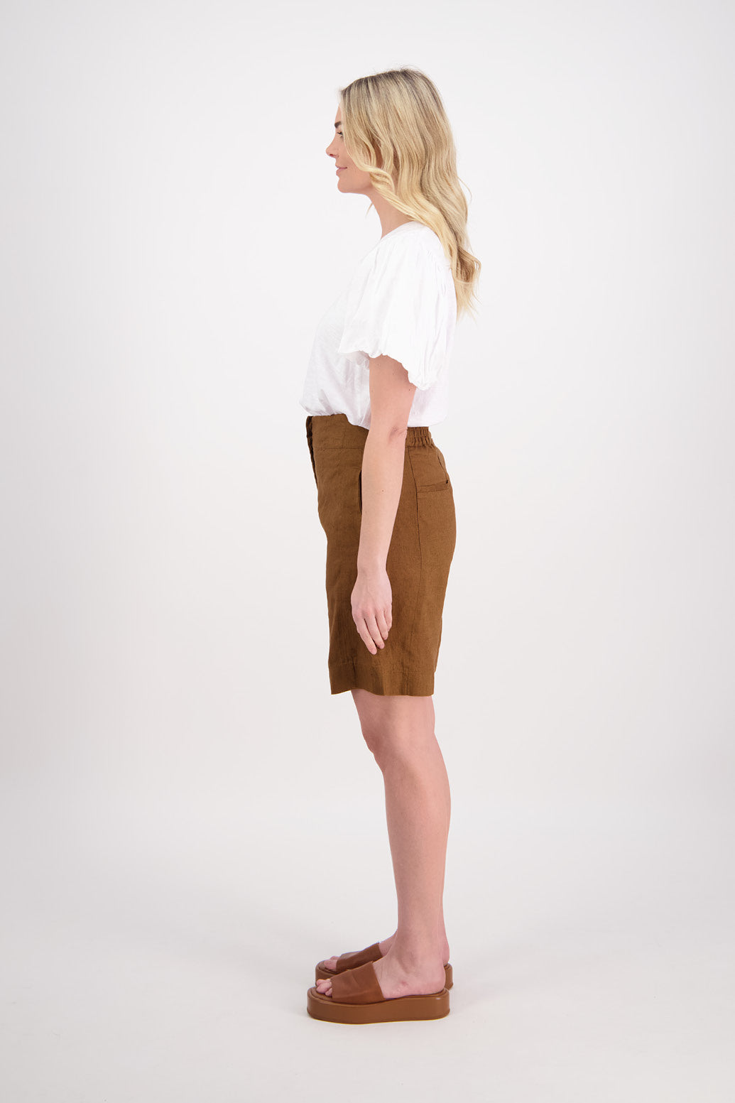 Pea  Shorts/Tan