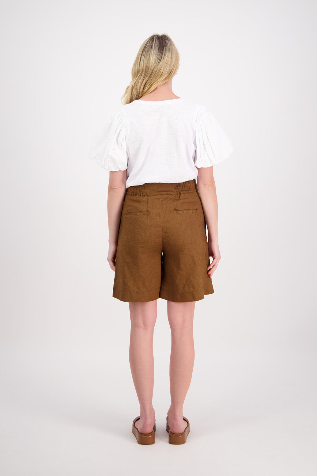 Pea  Shorts/Tan