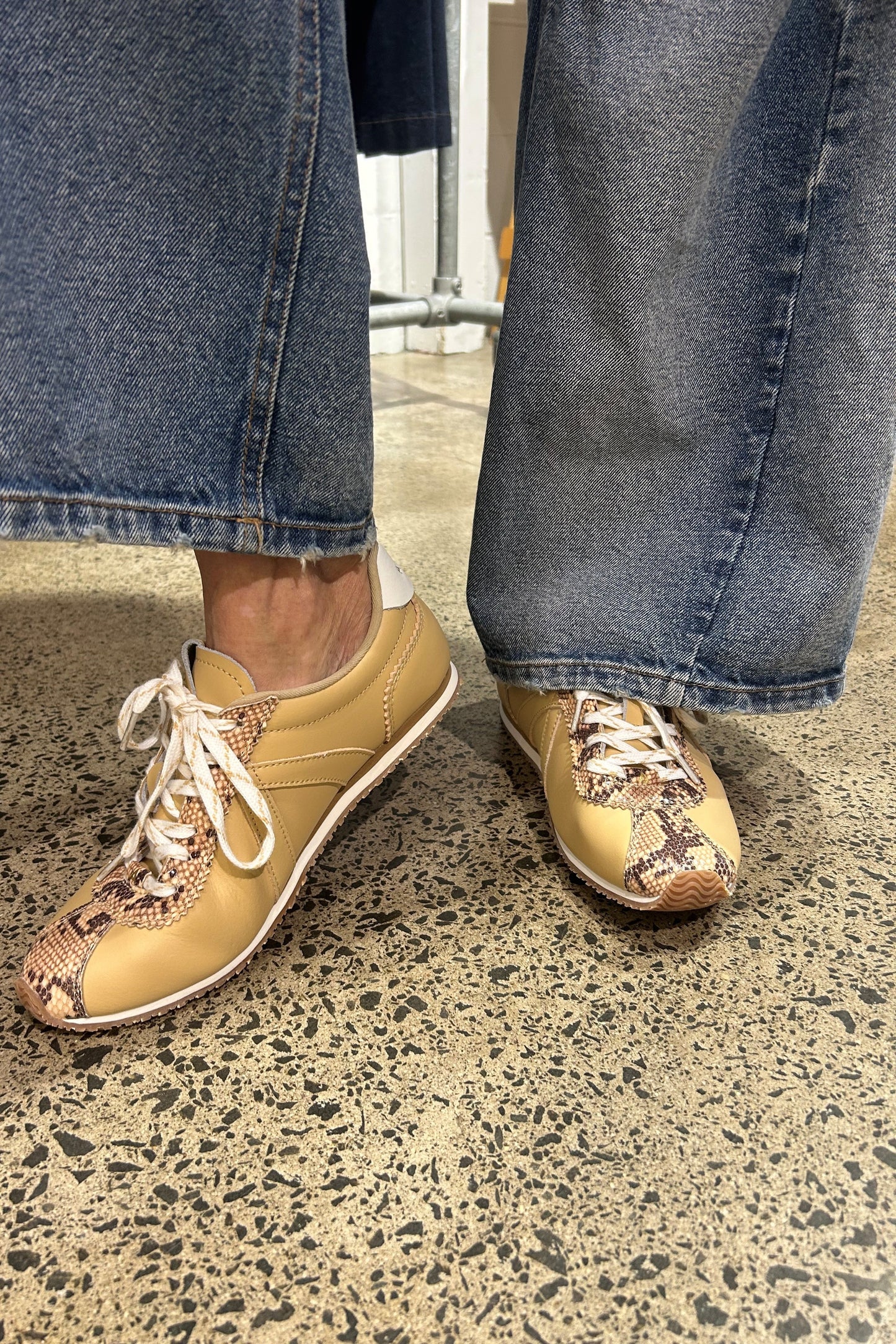 Sienna / Worn Sand-Snake