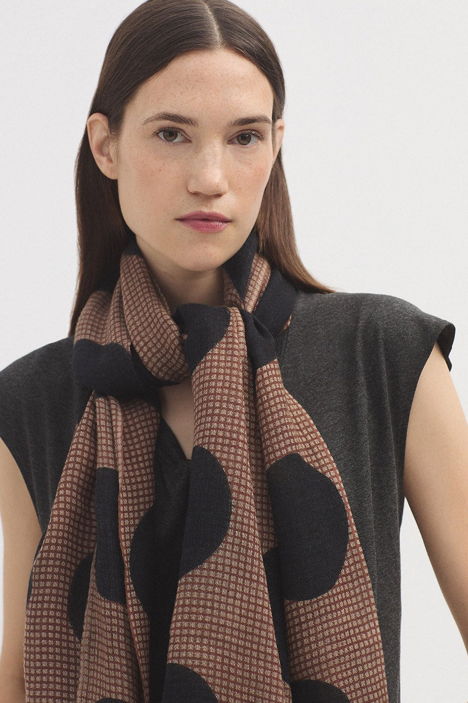 Shawl / Brown with Dots