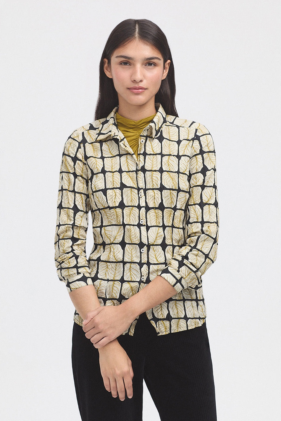 Basic Shirt / Ecru Square Leaves Print.