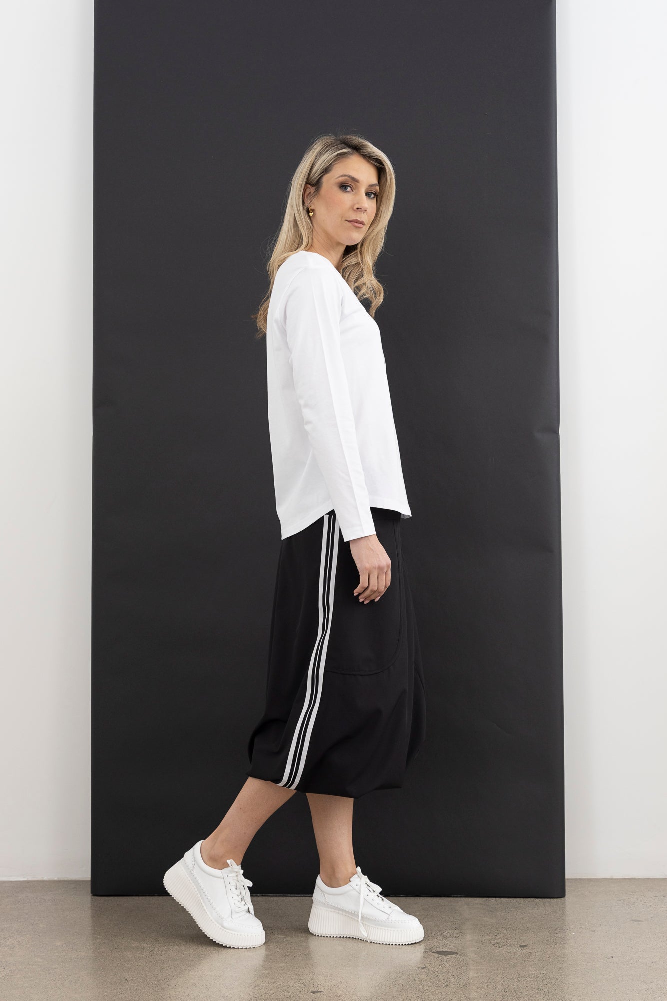 Dramatic X Tee / White-Black